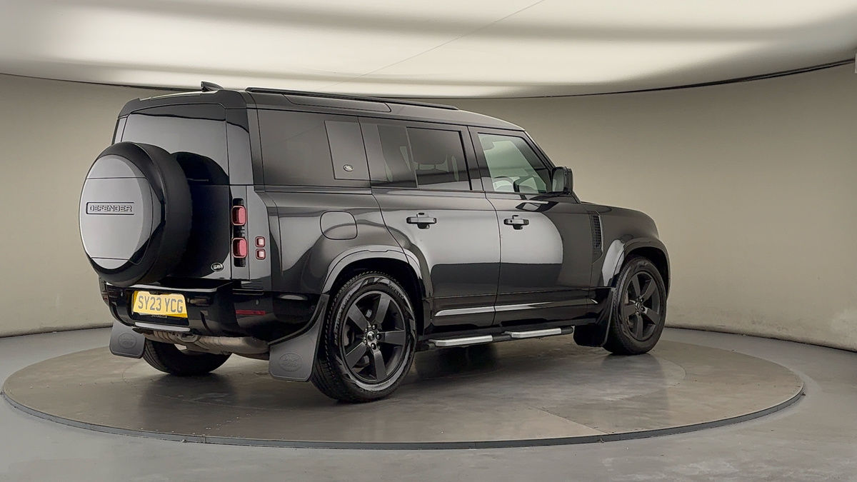Land Rover Defender 110 Image 21