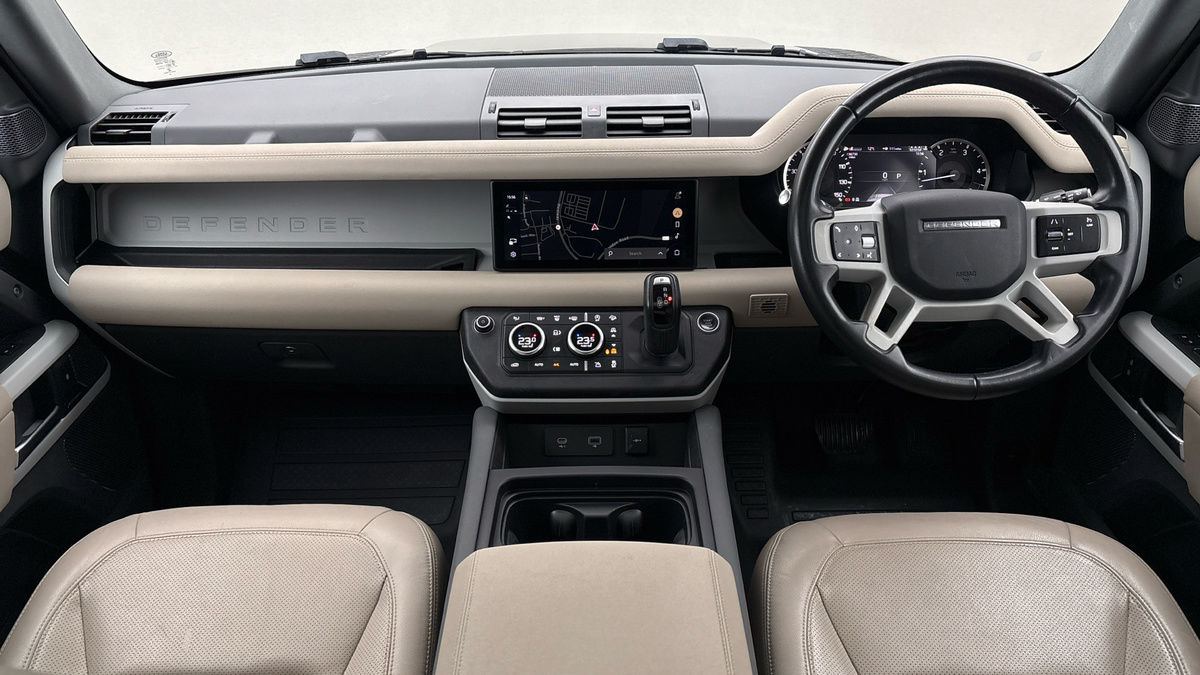 Land Rover Defender 110 Image 12