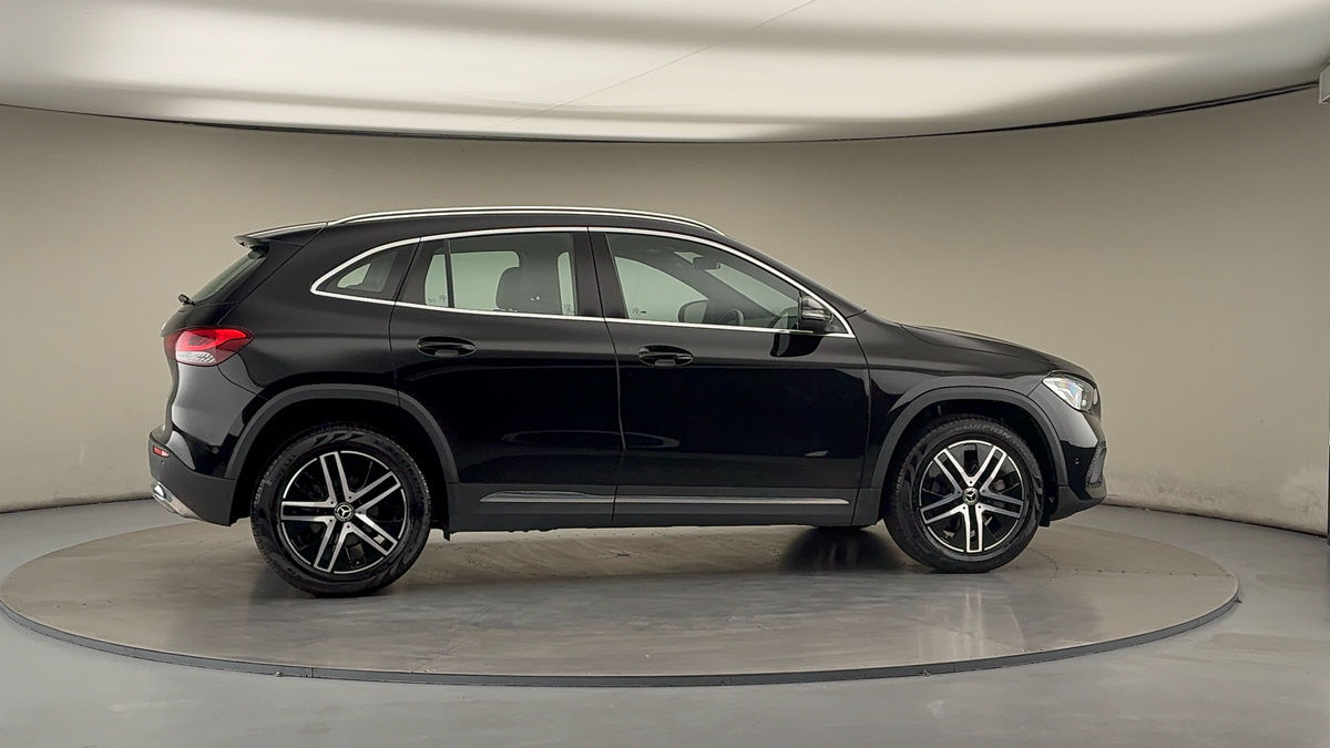 More views of Mercedes-Benz GLA