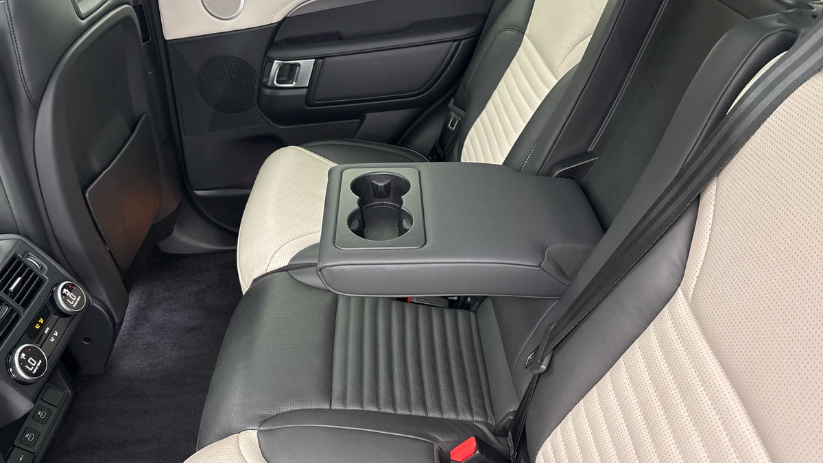 Land Rover Discovery Image 9