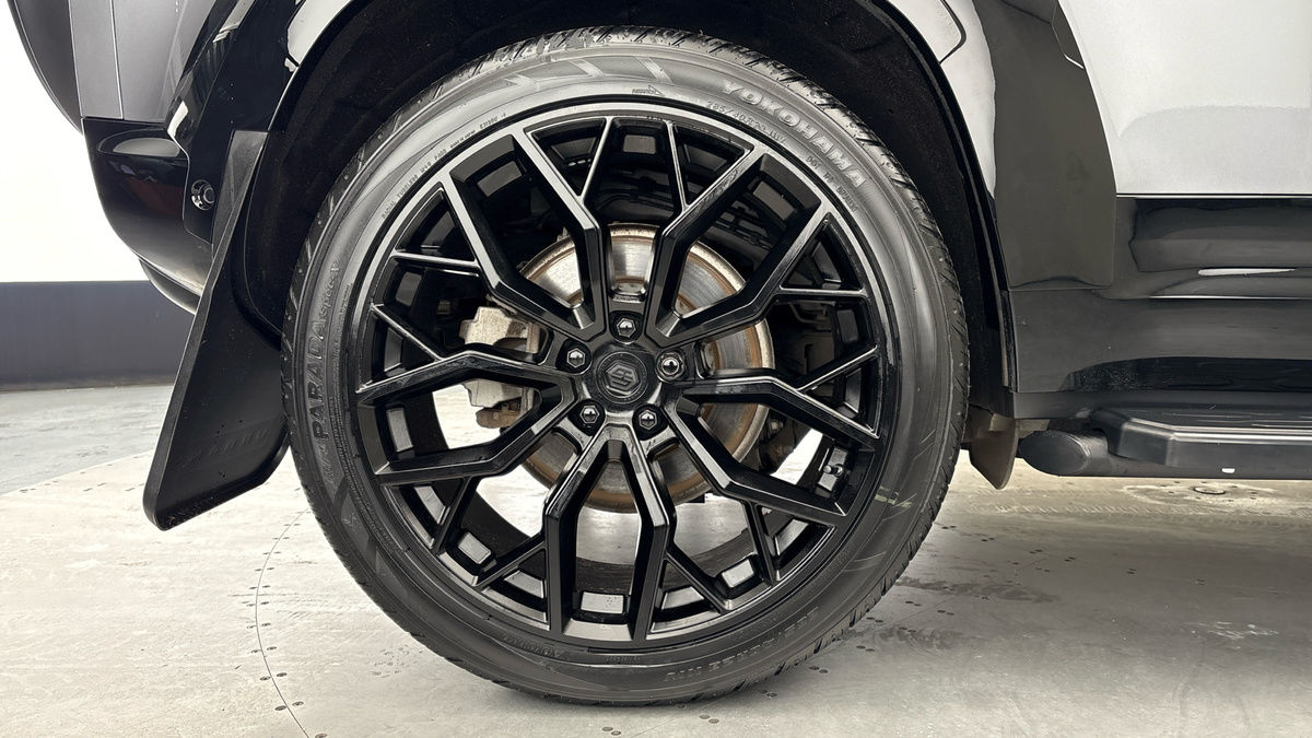 Land Rover Defender 110 Urban Image 10