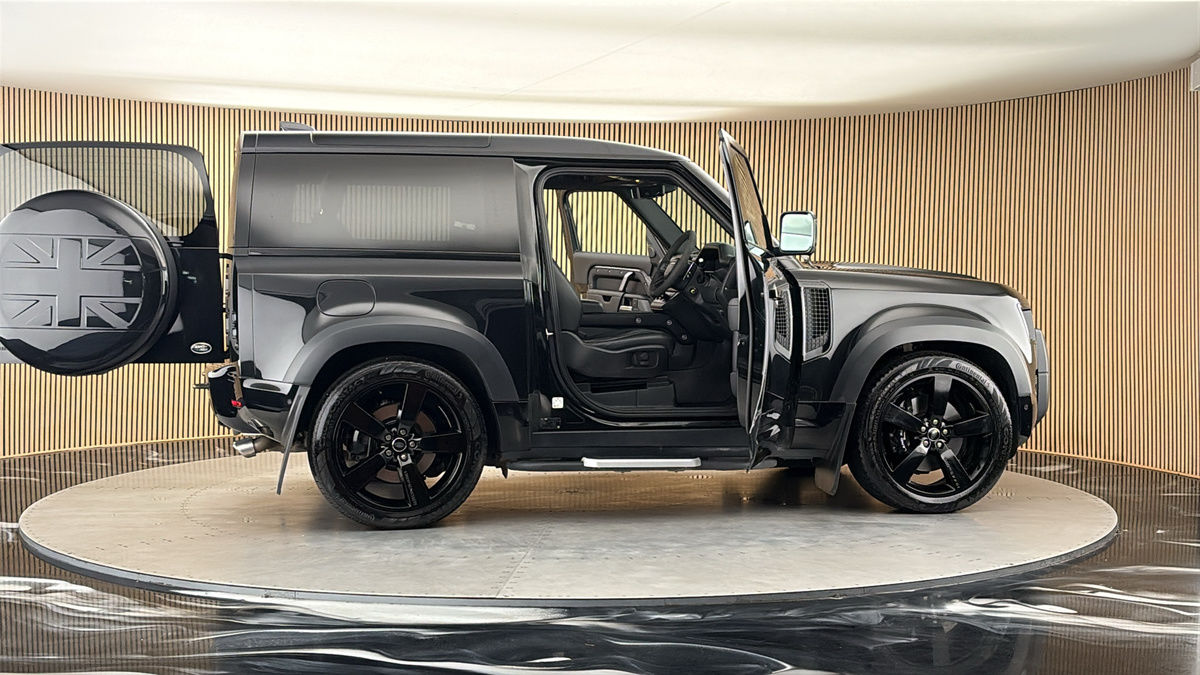 More views of Land Rover Defender 90