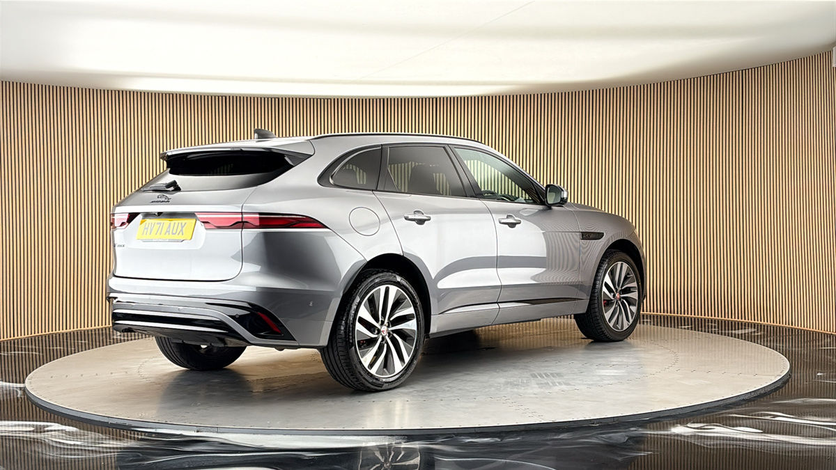 Jaguar F-PACE Image 21