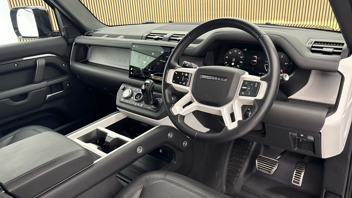 Land Rover Defender 90 Image 5