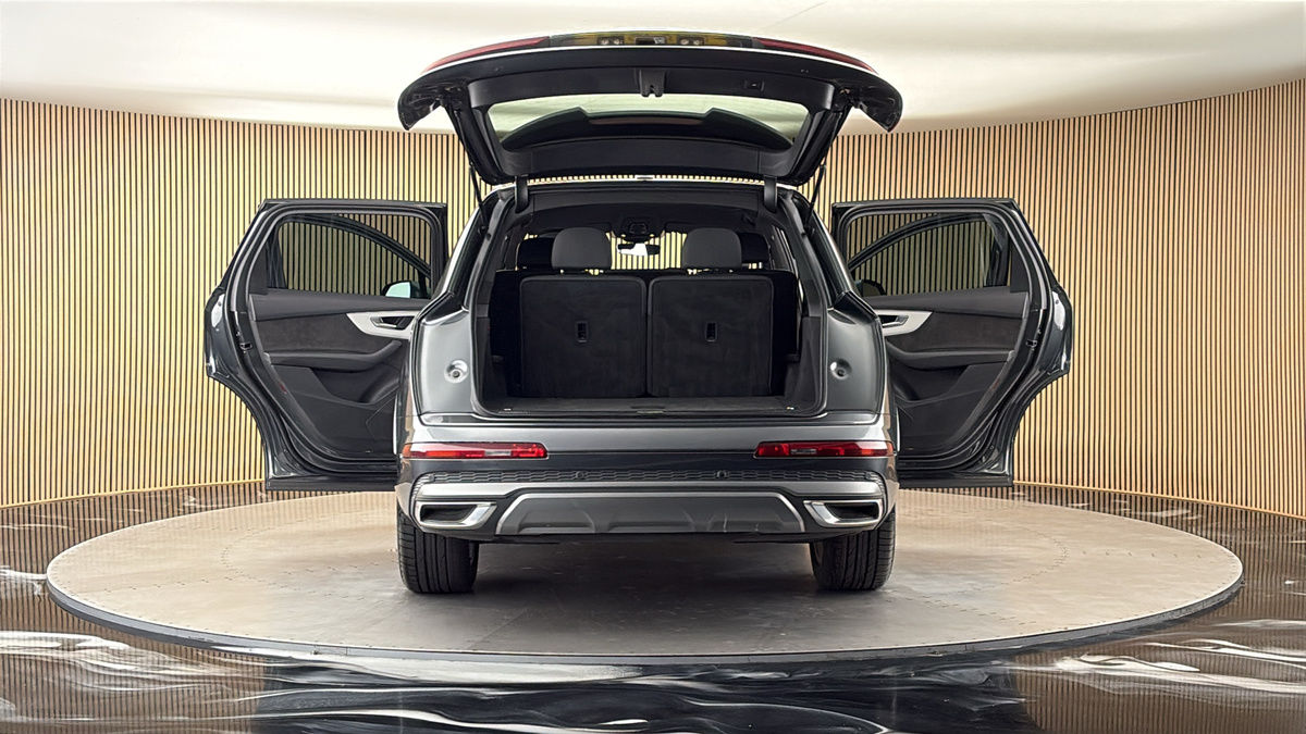 More views of Audi Q7
