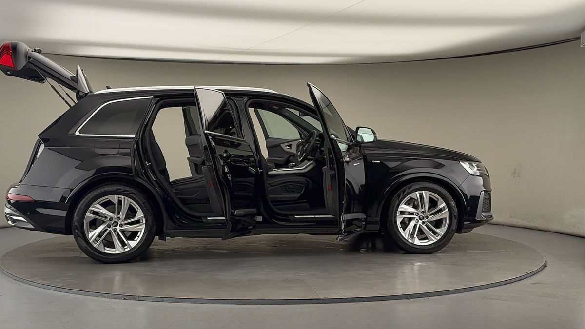 More views of Audi Q7