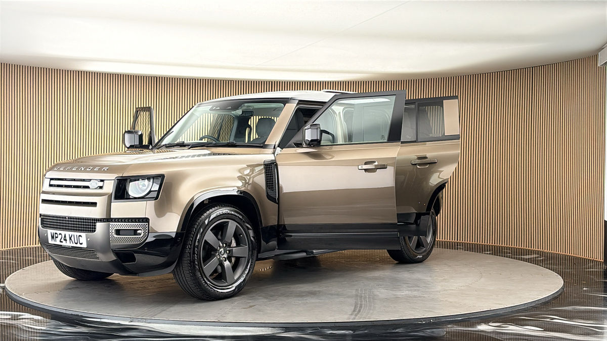 More views of Land Rover Defender 110