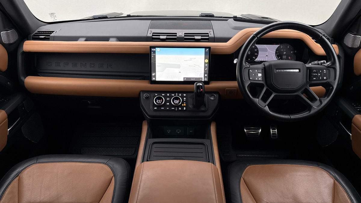 Land Rover Defender 130 Urban Image 12
