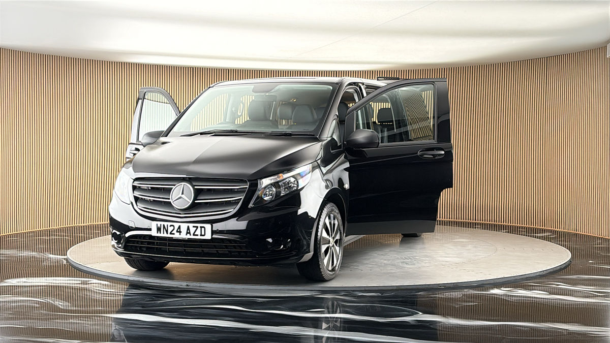More views of Mercedes-Benz Vito