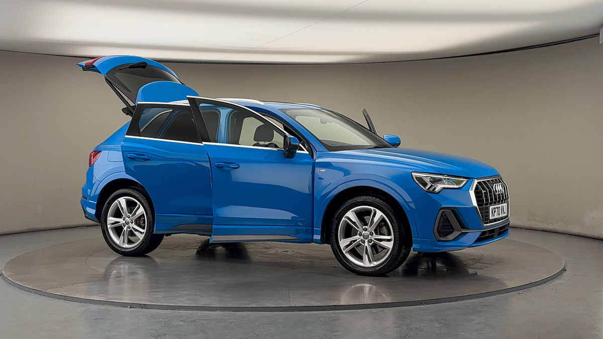 More views of Audi Q3