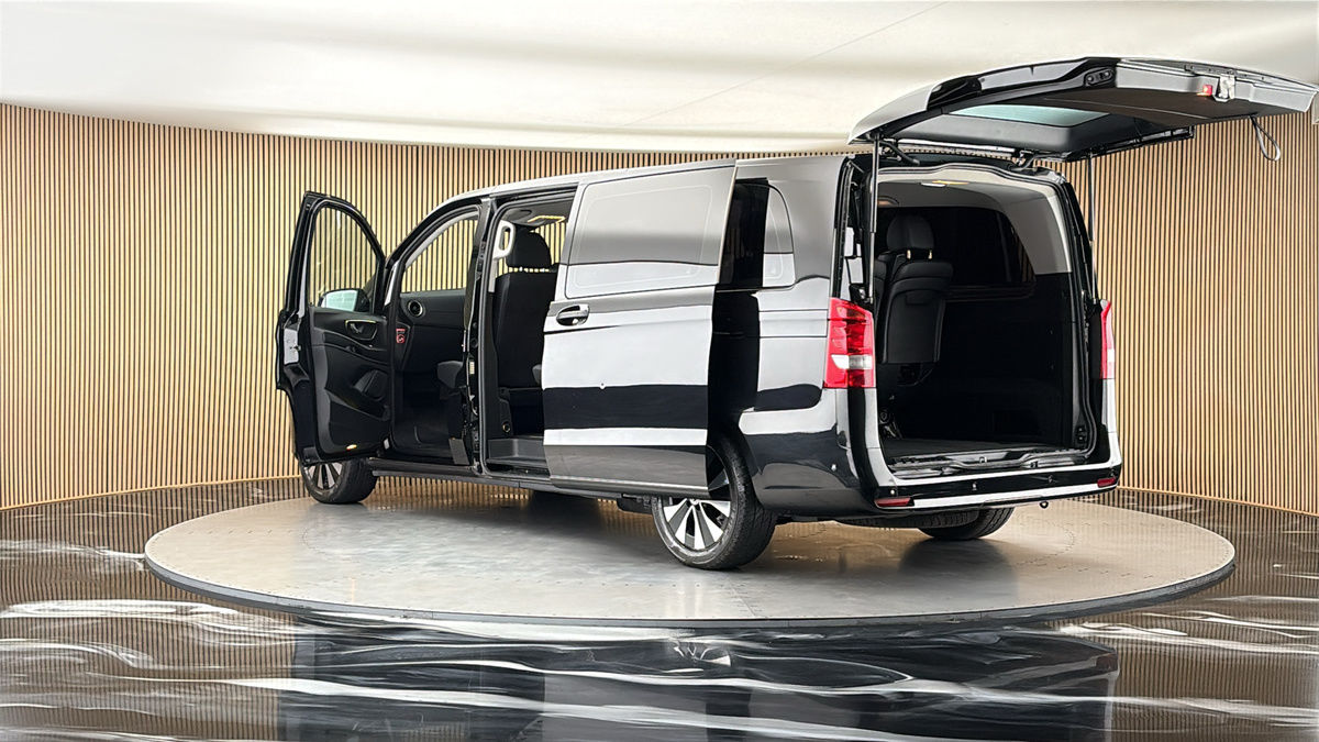 More views of Mercedes-Benz Vito