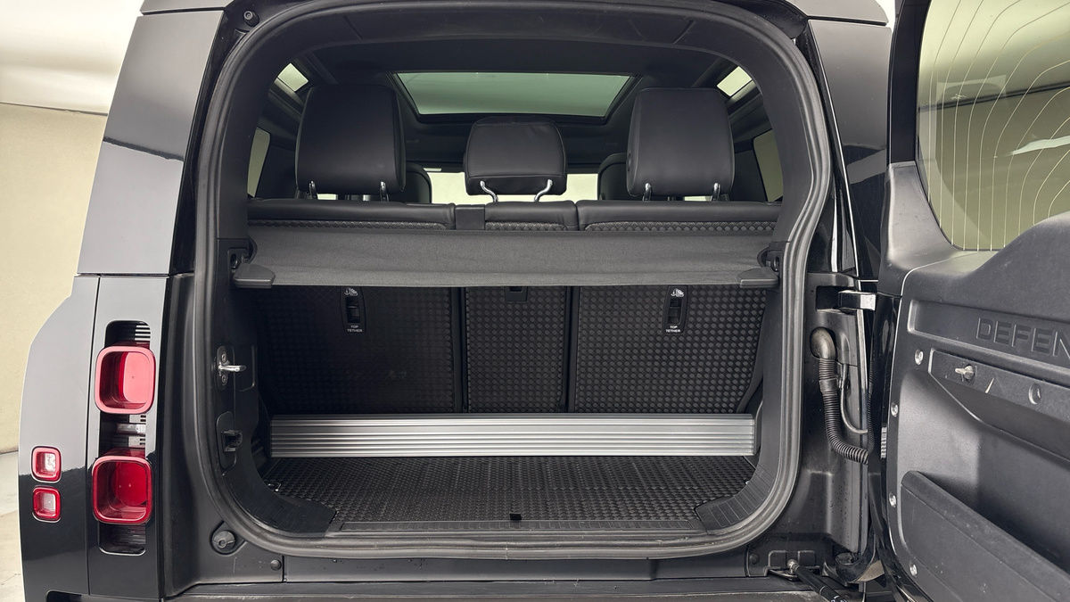 Land Rover Defender 90 Image 11