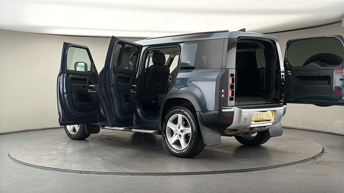 More views of Land Rover Defender 110