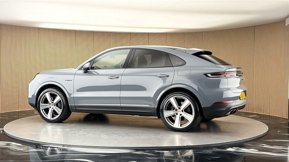 More views of Porsche Cayenne