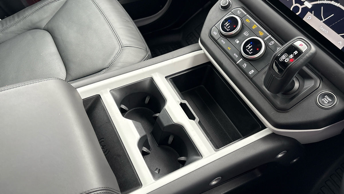 Land Rover Defender 90 Image 18