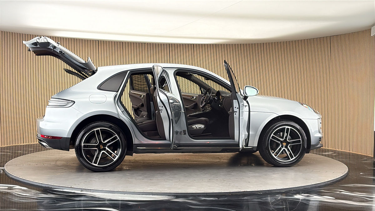 More views of Porsche Macan