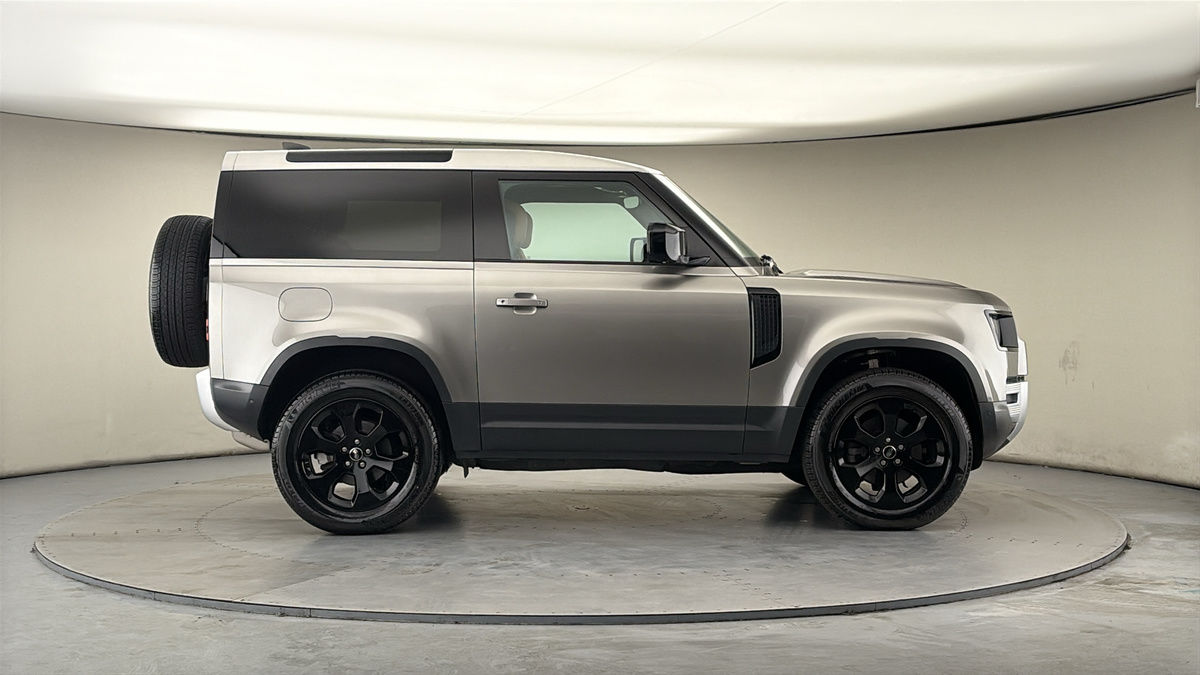 Land Rover Defender 90 Image 16