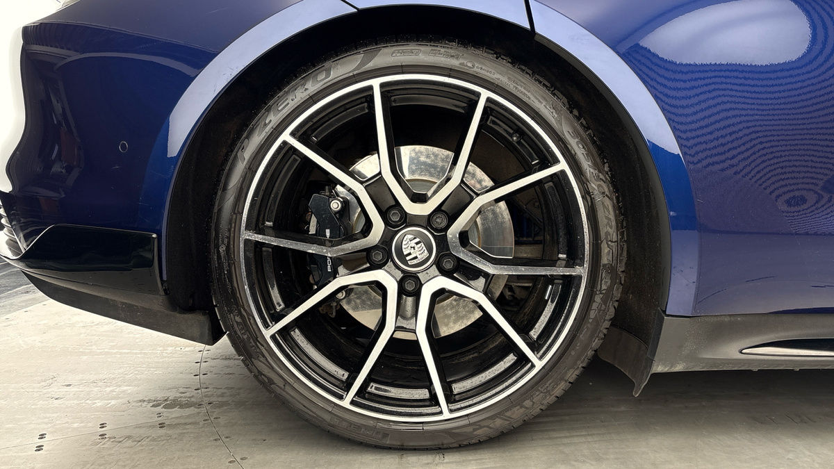 Porsche Taycan Image 11