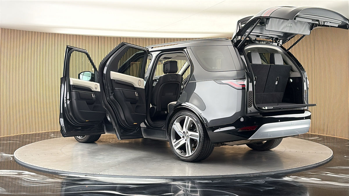 More views of Land Rover Discovery
