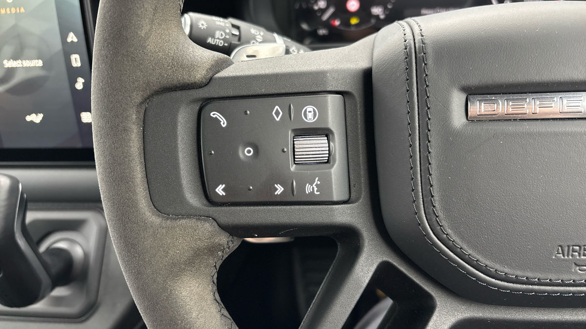 Land Rover Defender 110 Image 13