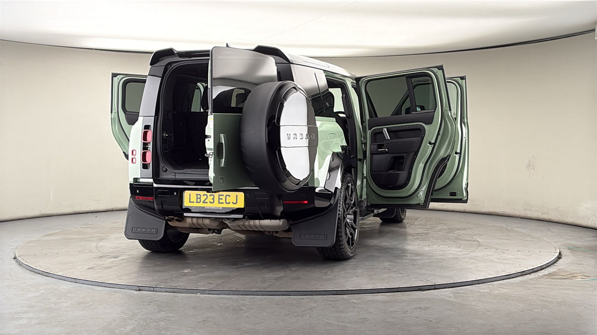 More views of Land Rover Defender 110