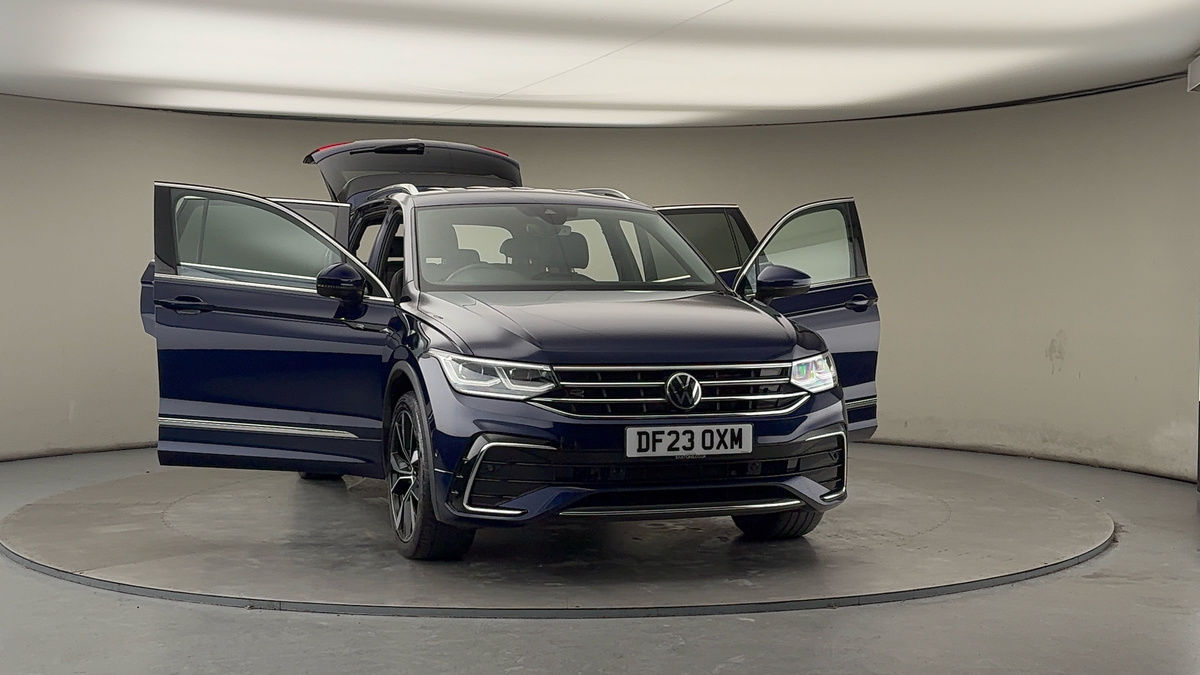 More views of Volkswagen Tiguan Allspace