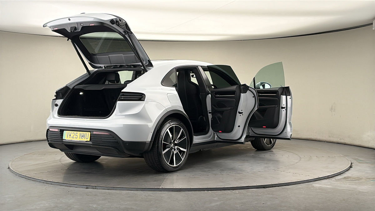 More views of Porsche Macan