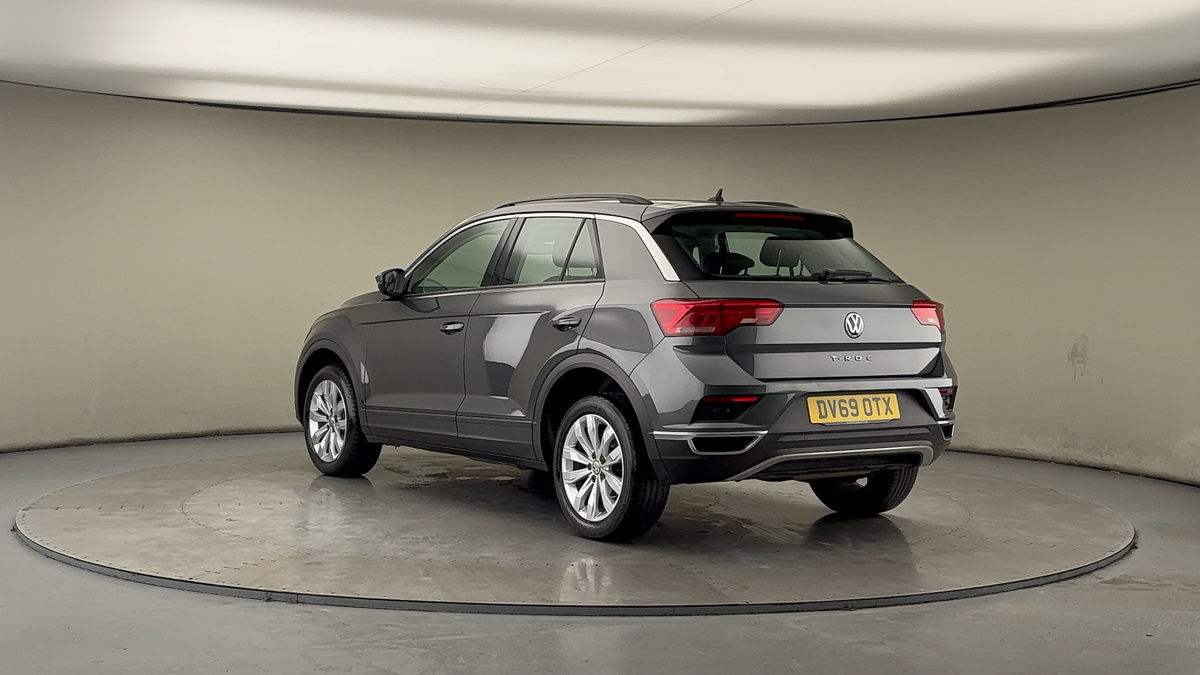 Volkswagen T-Roc Image 2