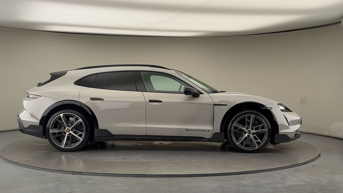 Porsche Taycan Image 17