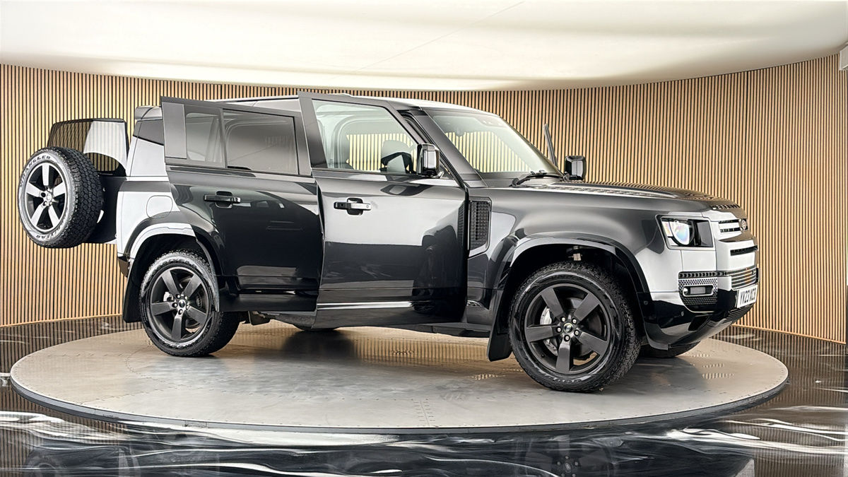 More views of Land Rover Defender 110