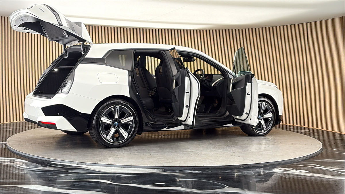 More views of BMW iX