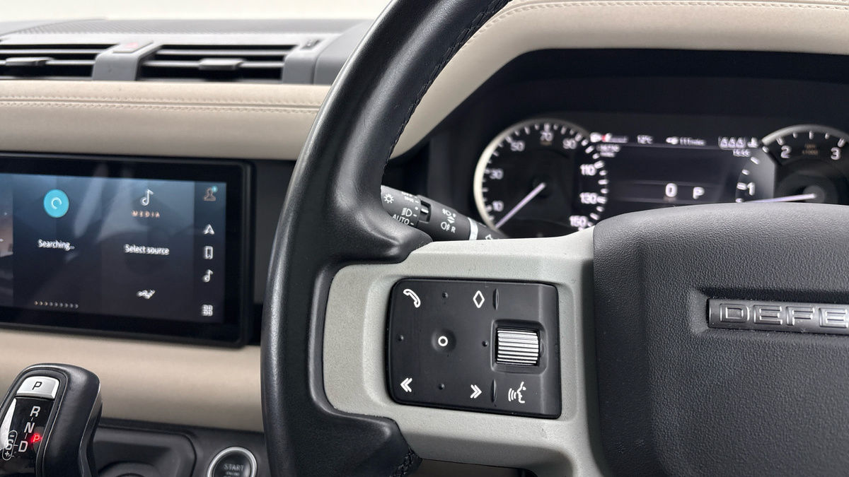 Land Rover Defender 110 Image 13