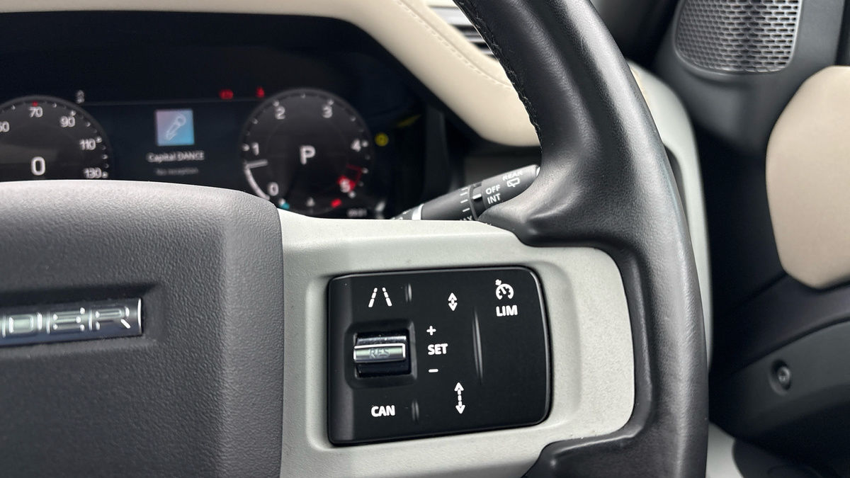 Land Rover Defender 110 Image 14