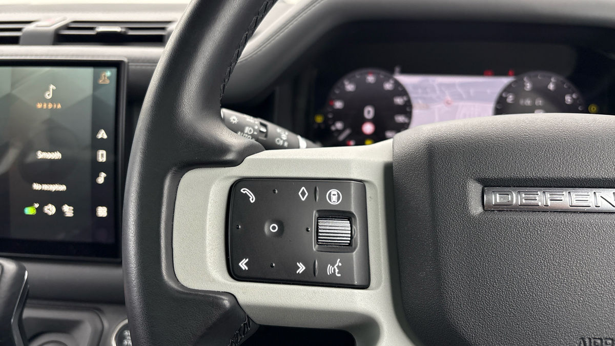 Land Rover Defender 130 Image 13