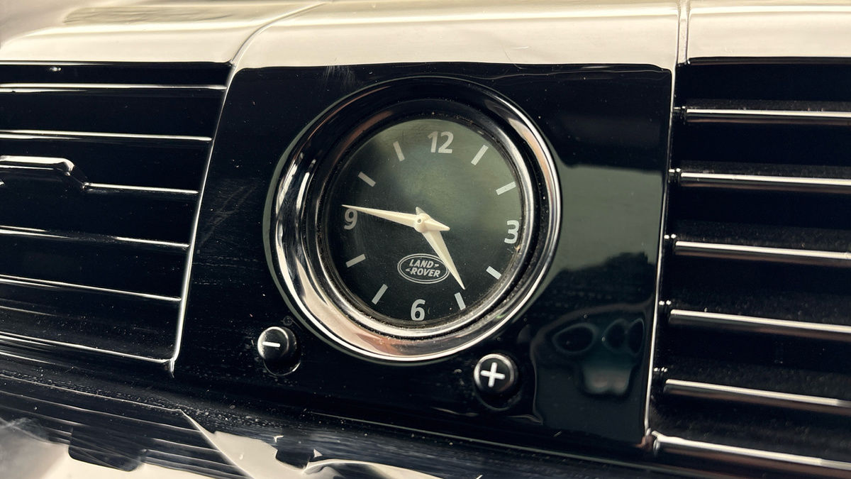 Land Rover Defender 90 Image 8