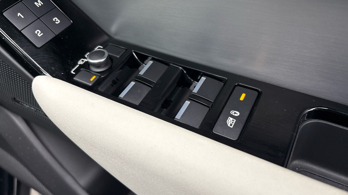 More views of Land Rover Range Rover Velar