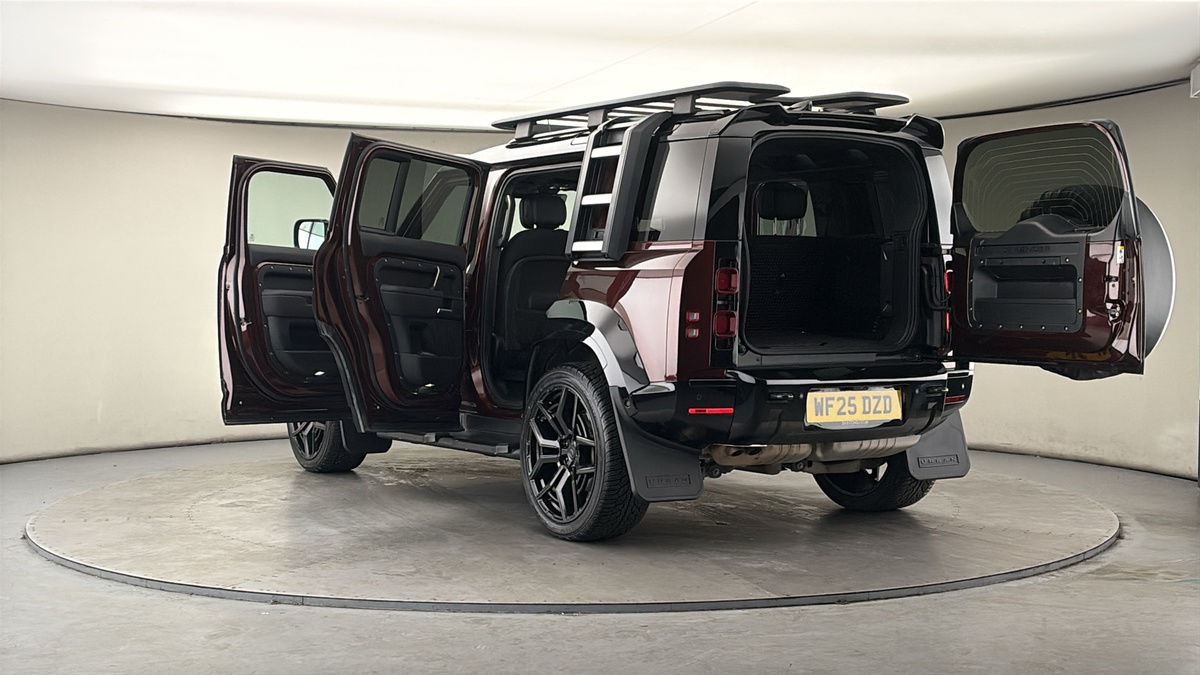 Land Rover Defender 110 Urban Image 23