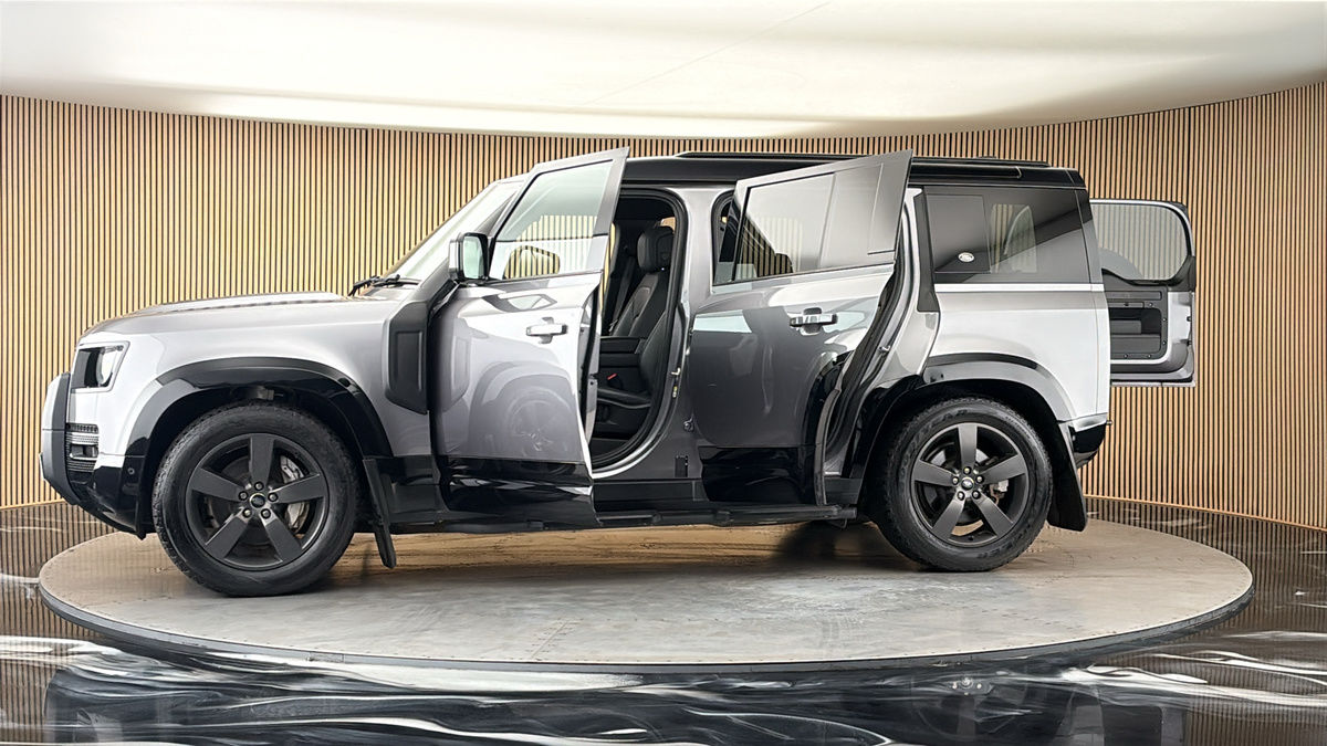 More views of Land Rover Defender 110