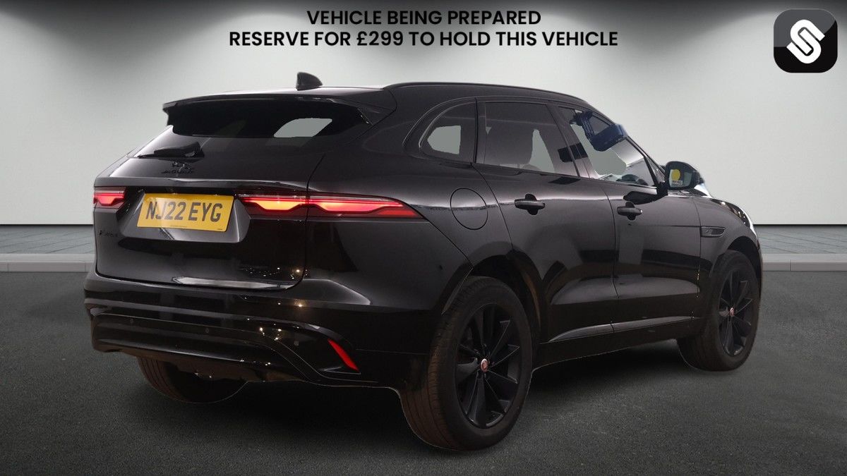 Jaguar F-PACE Image 4