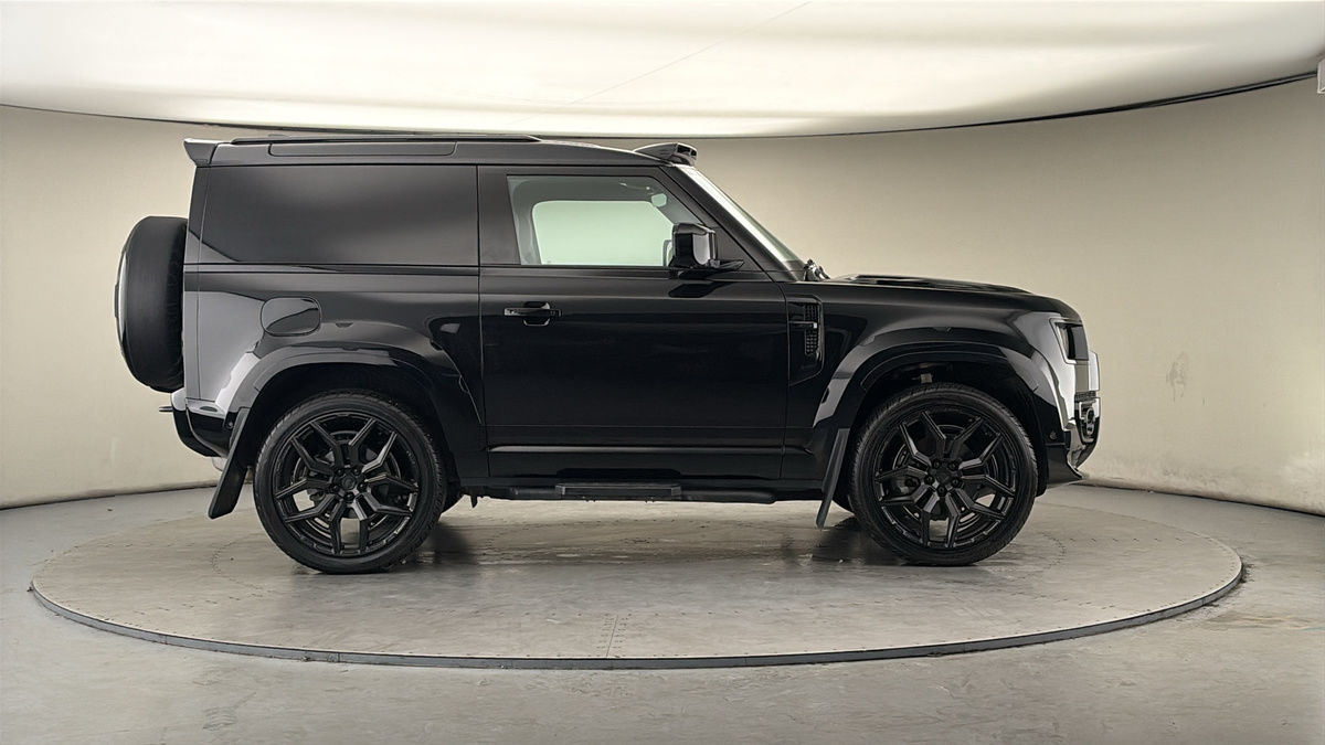 Land Rover Defender 90 Urban Image 16