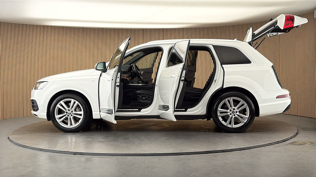 More views of Audi Q7