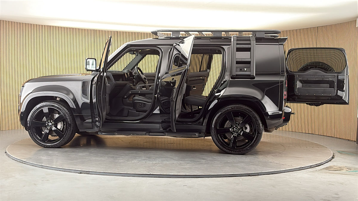 More views of Land Rover Defender 110