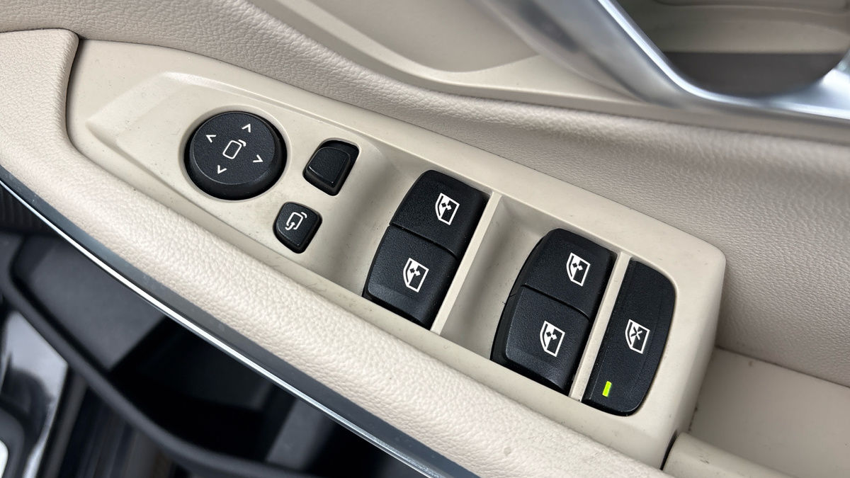 BMW 3 Series Image 25