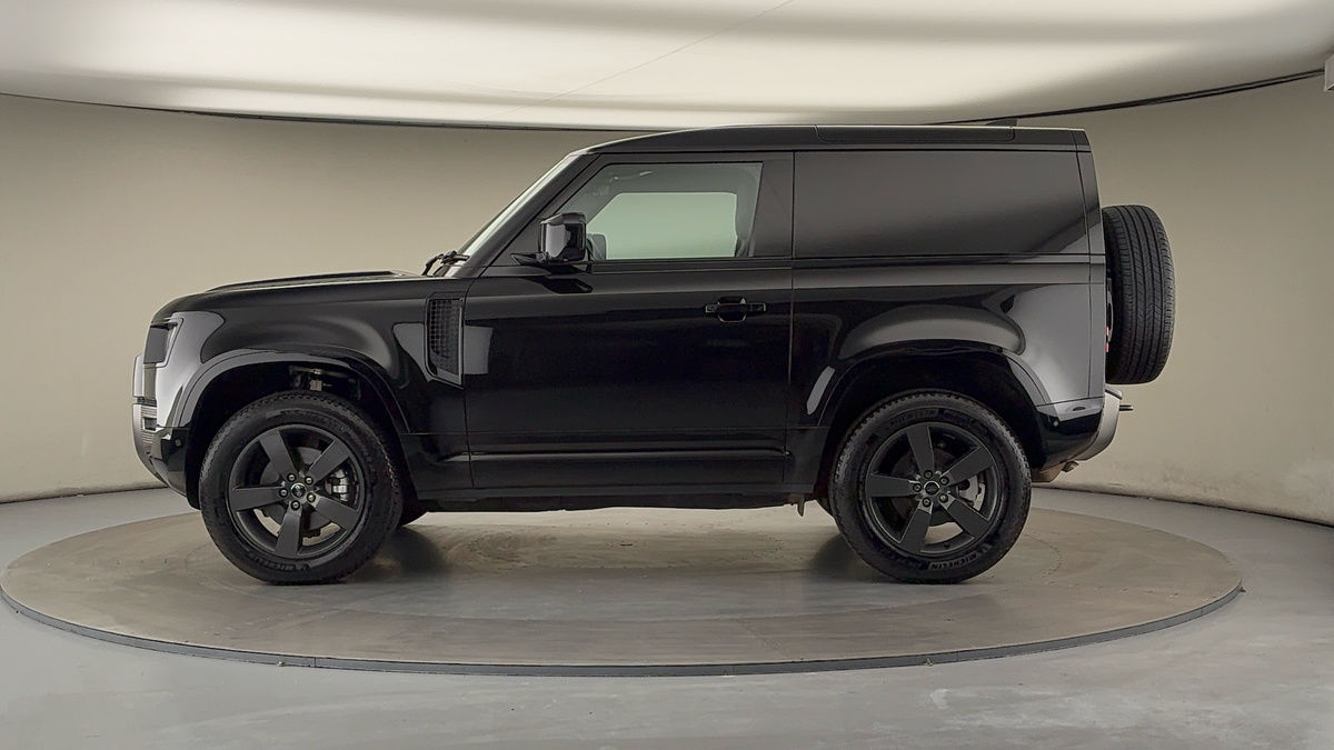 Land Rover Defender 90 Image 15