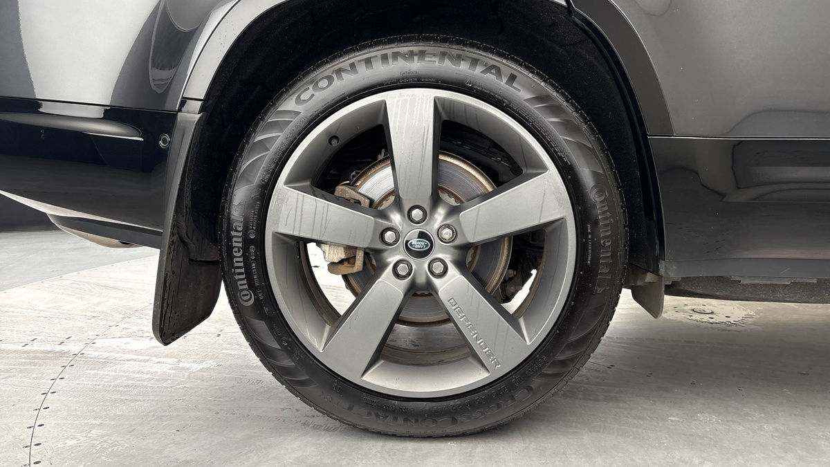 Land Rover Defender 130 Image 10