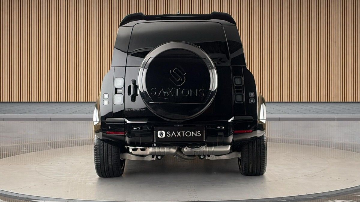 Land Rover Defender 110 Image 4