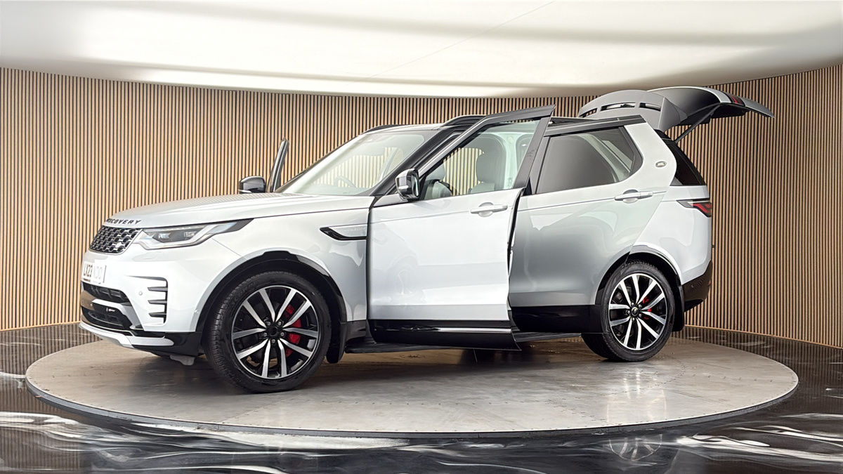 More views of Land Rover Discovery