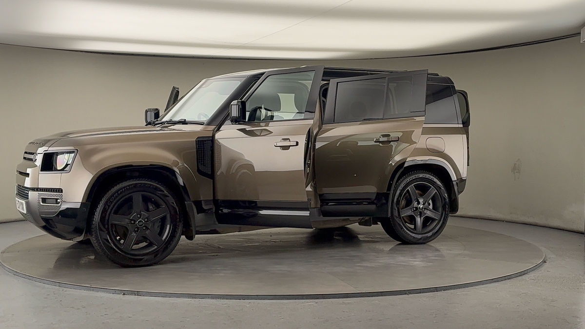 More views of Land Rover Defender 110