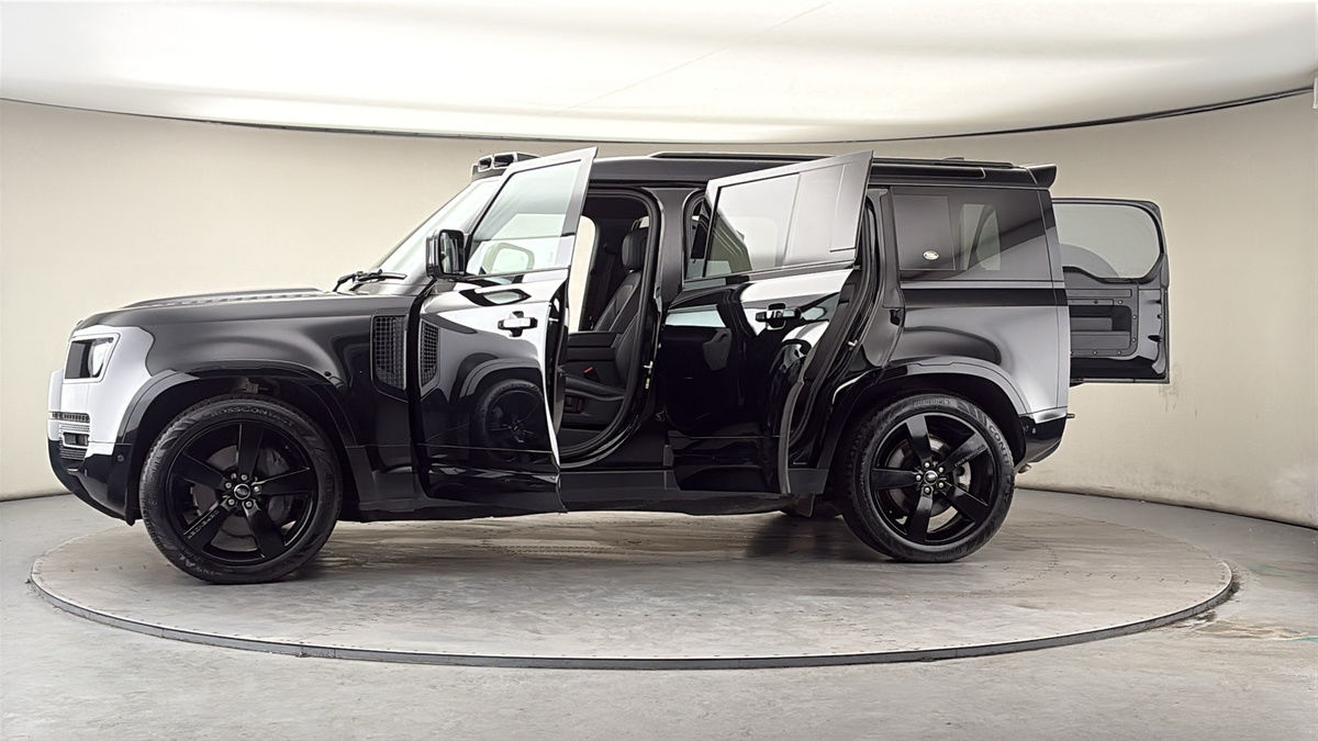 More views of Land Rover Defender 110