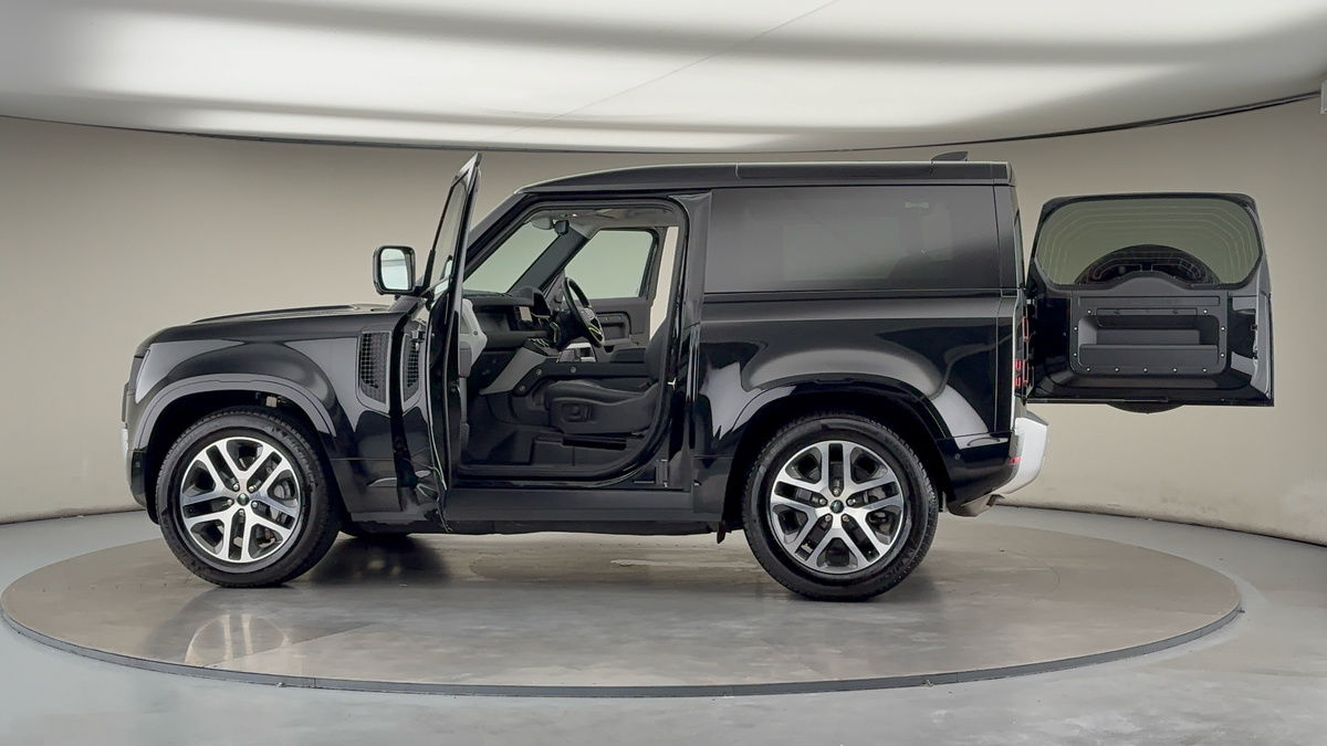 More views of Land Rover Defender 90